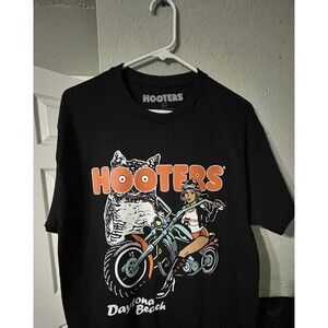 Vintage Hooters Large Daytona Beach Motorcycle Chick Y2K Grunge Graphic T-Shirt